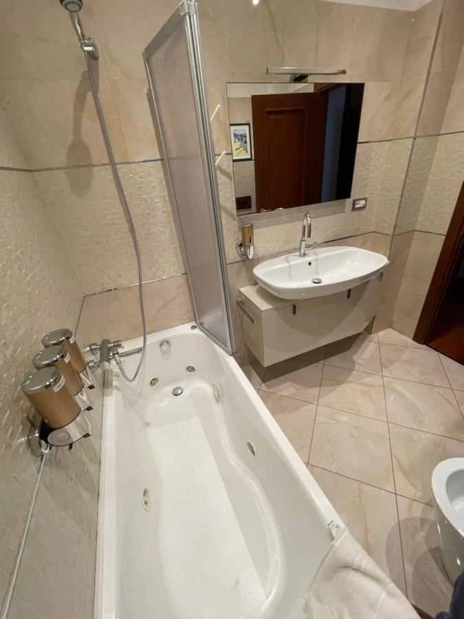 Casa Alessi In Rome Elegant, Spacious And Comfortable Apartment Exteriör bild